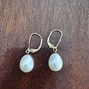 Pearl drop earrings